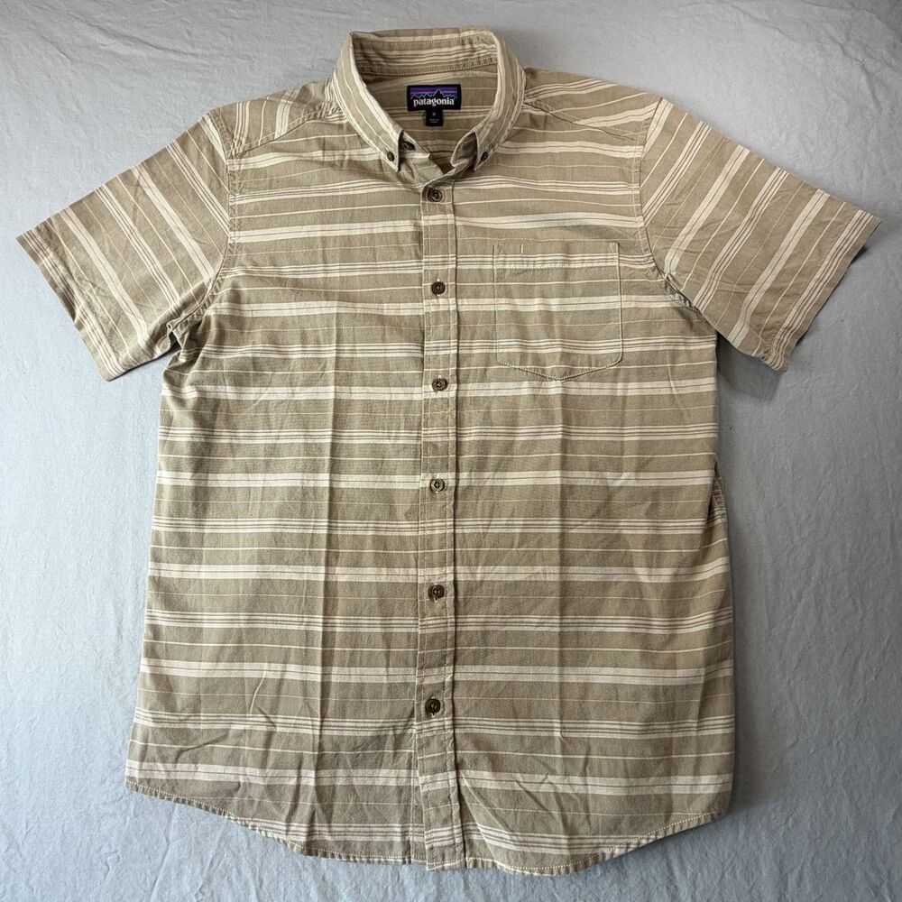 Patagonia Men’s M Button down Short Sleeve Shirt Beige Tan Stripe